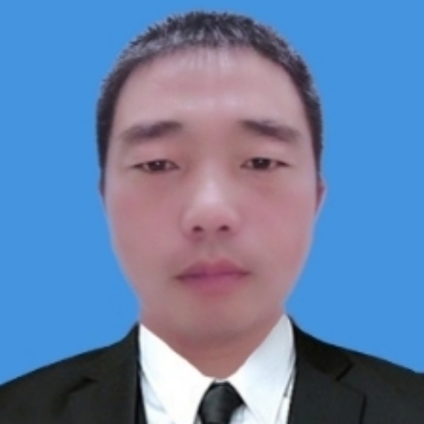 专注苦恋野狼的照片
