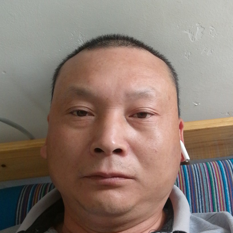 优雅挽手水蜜桃的照片