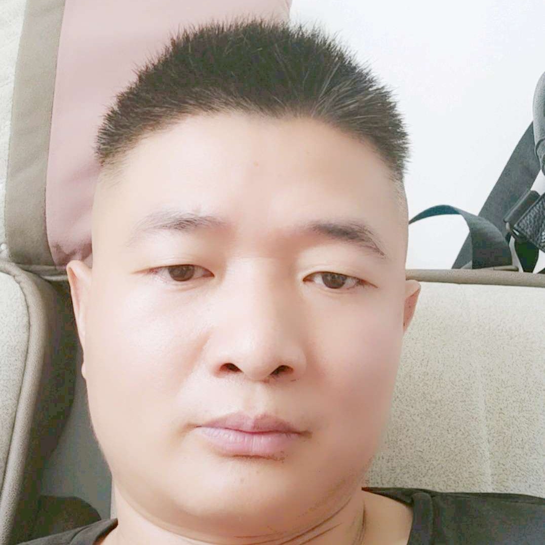 年轻和河马的照片