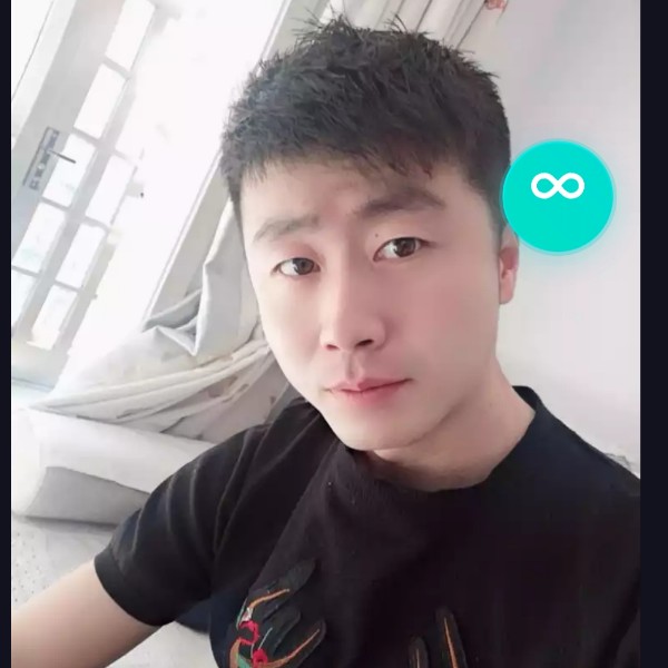 赌一把幸福的筹码的照片