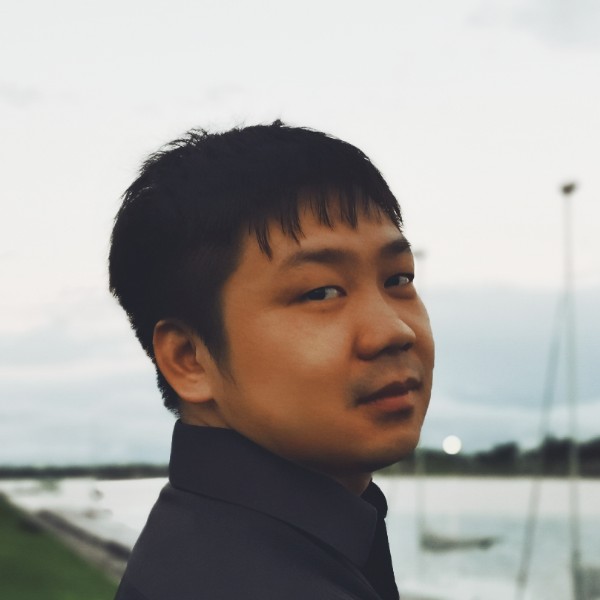 忙碌的大叔的照片