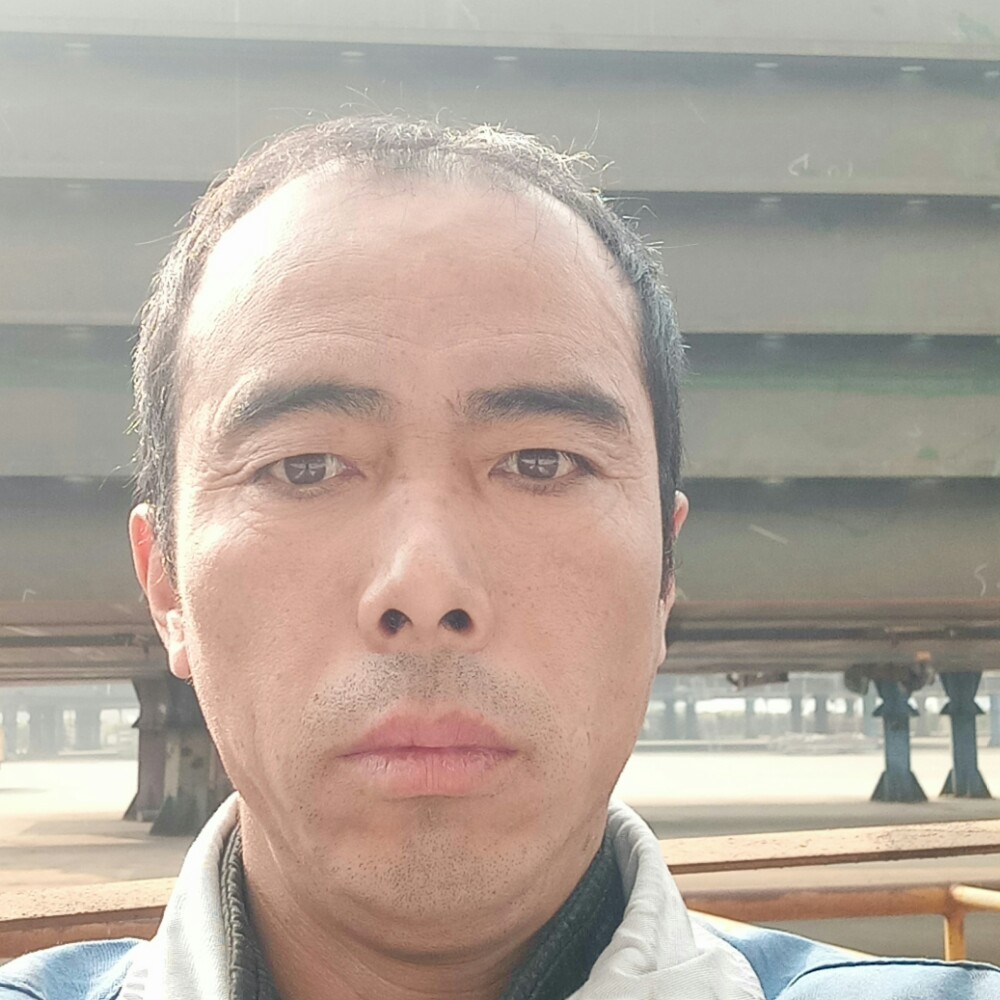 水上航行的照片
