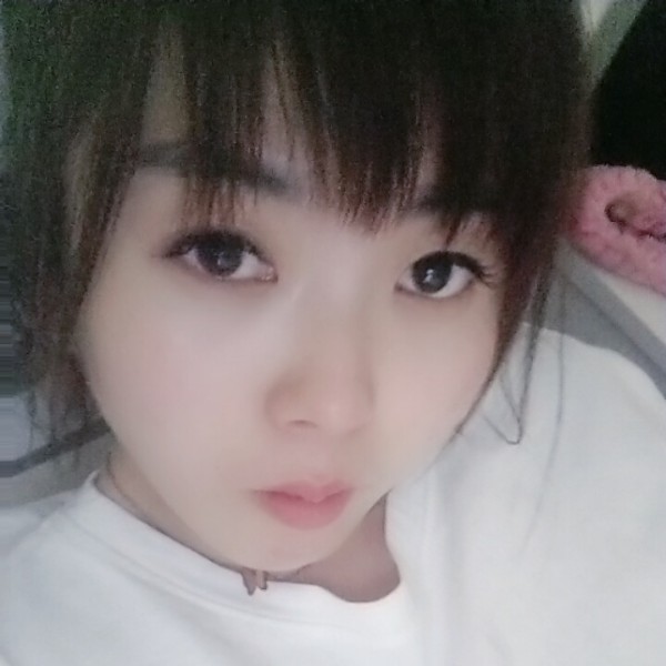 单身倾心电脑的照片