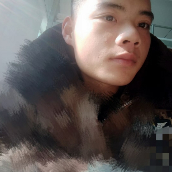 留胡子爱小馒头的照片