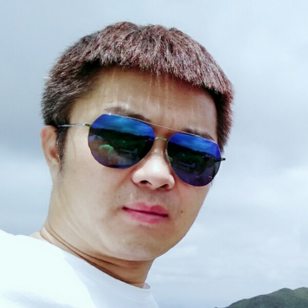 你愿意与我牵手？的照片