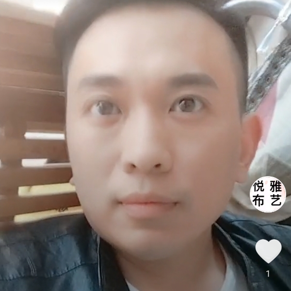 鸵鸟向体贴的照片
