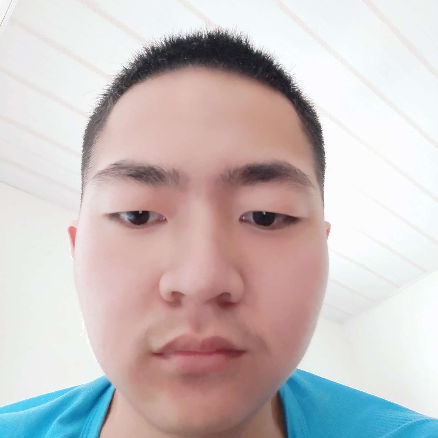 粗犷笑棒球的照片