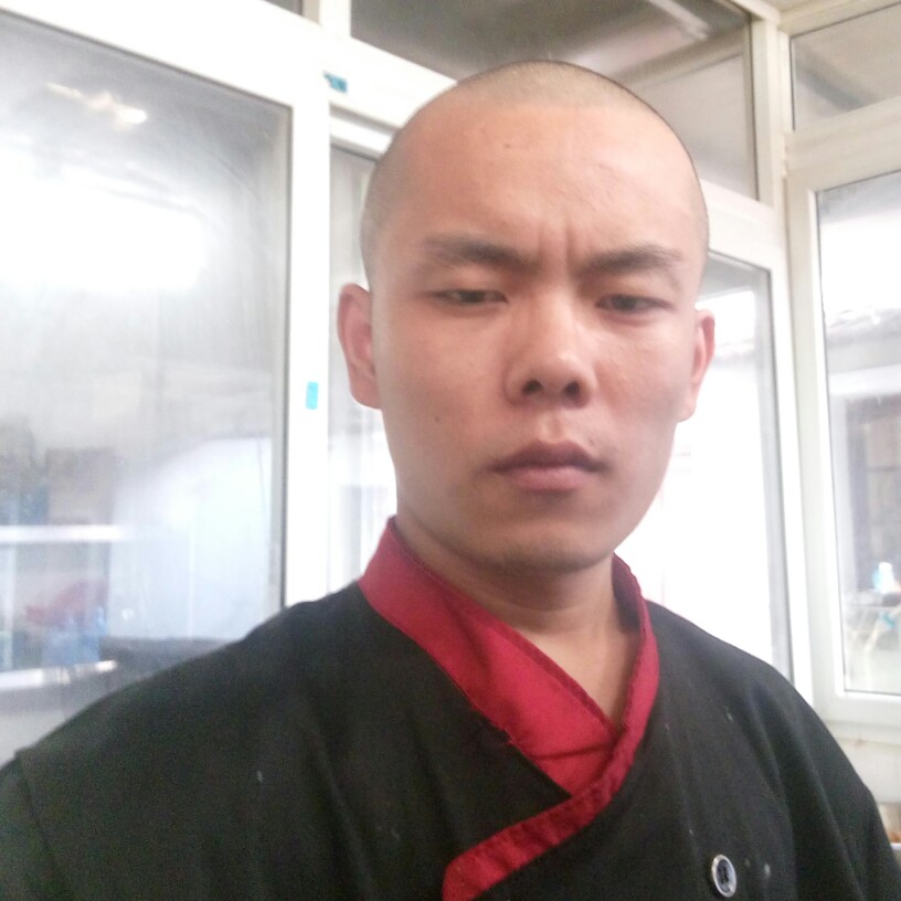 沉默迎书本的照片