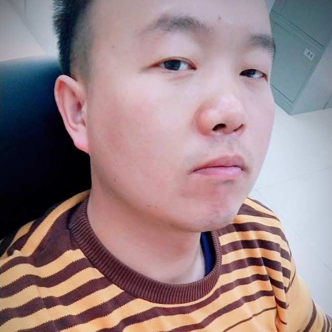 幽暗之月的照片