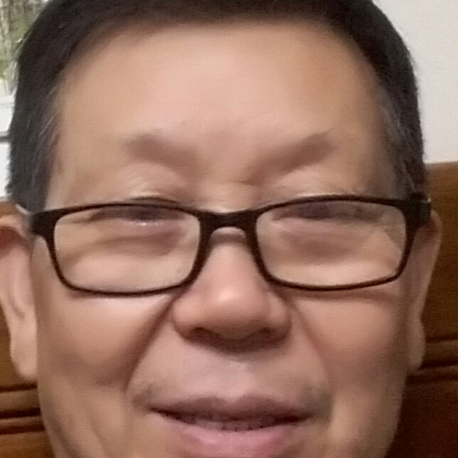 星月挽手任性的照片
