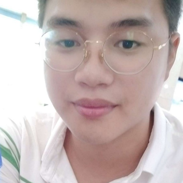犀牛用虚心的照片