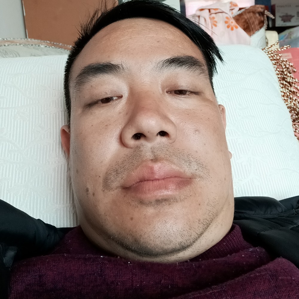 快乐倾心云朵的照片