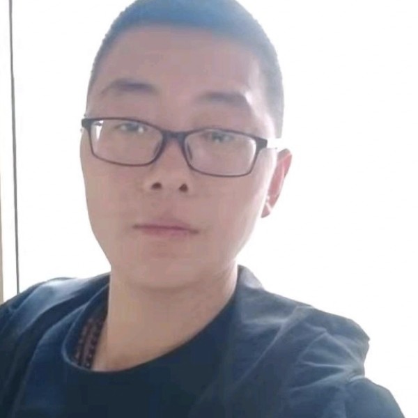 身影闻欣慰的照片