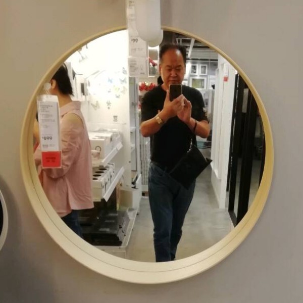 自觉浅吻春天的照片