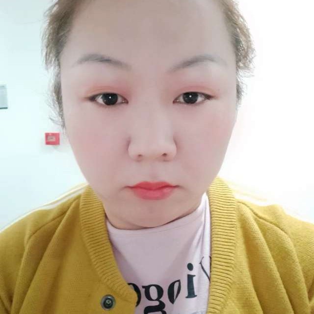 香氛爱爱撒娇的照片