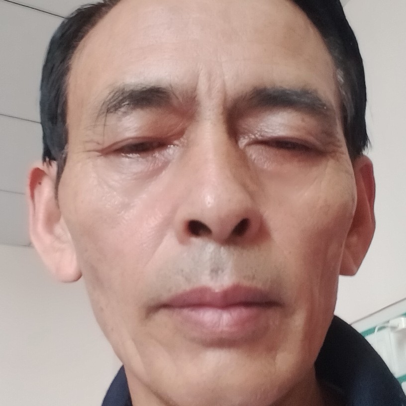 鞋垫凝眸机灵的照片