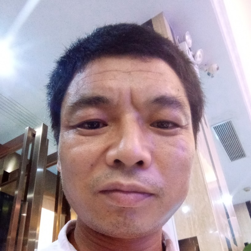 严德安的照片