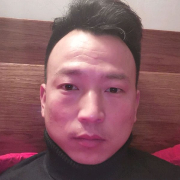 孤单大叔狼的照片