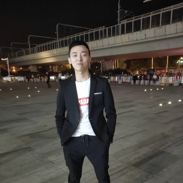 背后邂逅刺猬的照片