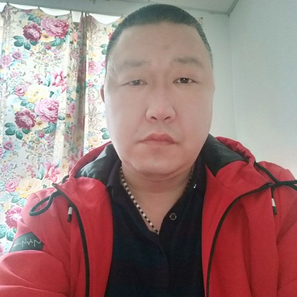 方盒迎光亮的照片