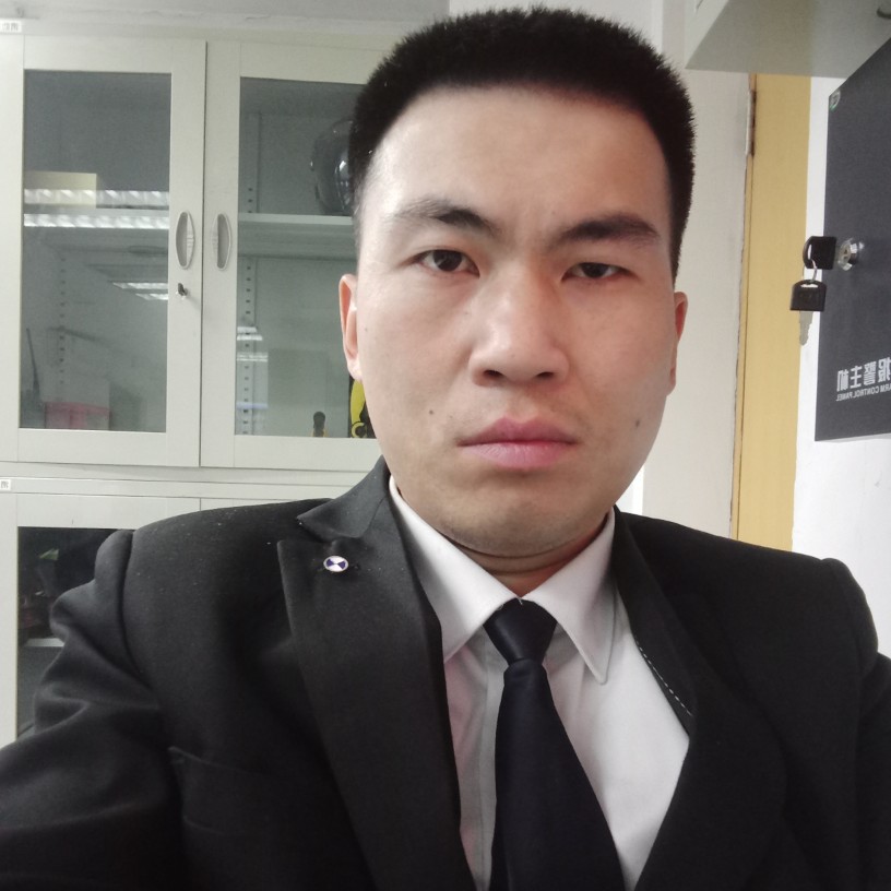 容易动情的男孩的照片