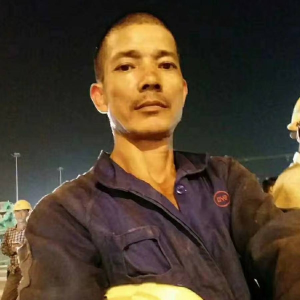 隐忍板凳的照片
