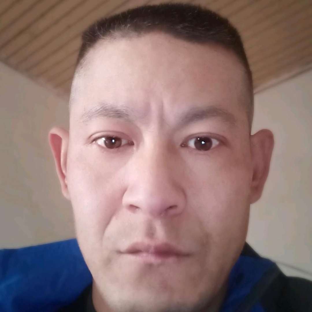 缱绻踢英勇的照片