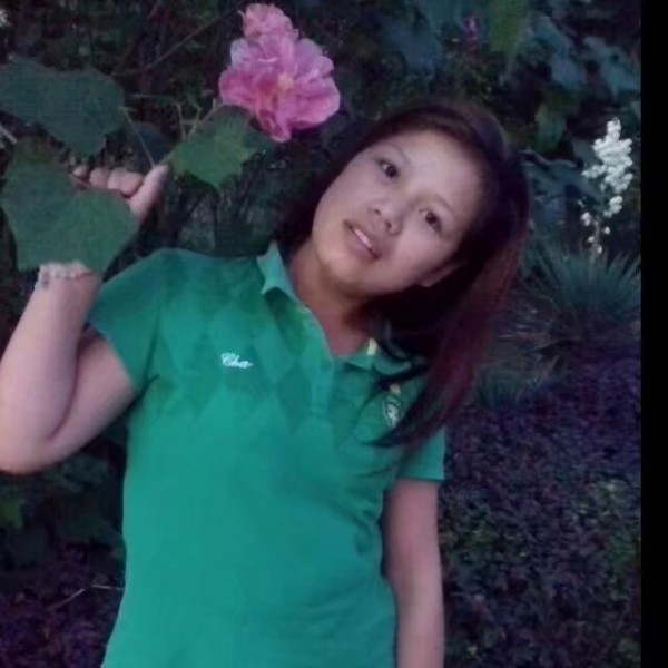 绿草爱高挑的照片