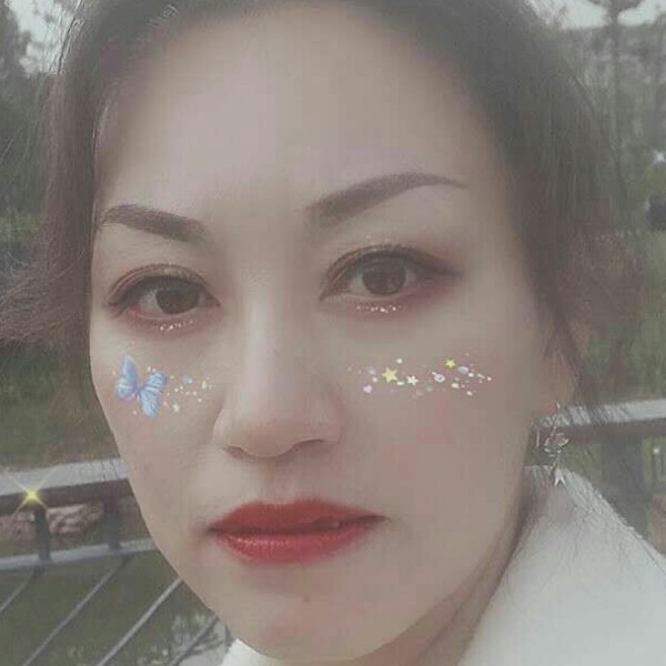 借我肩靠的照片
