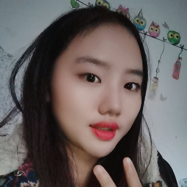 羽毛浅吻辛勤的照片