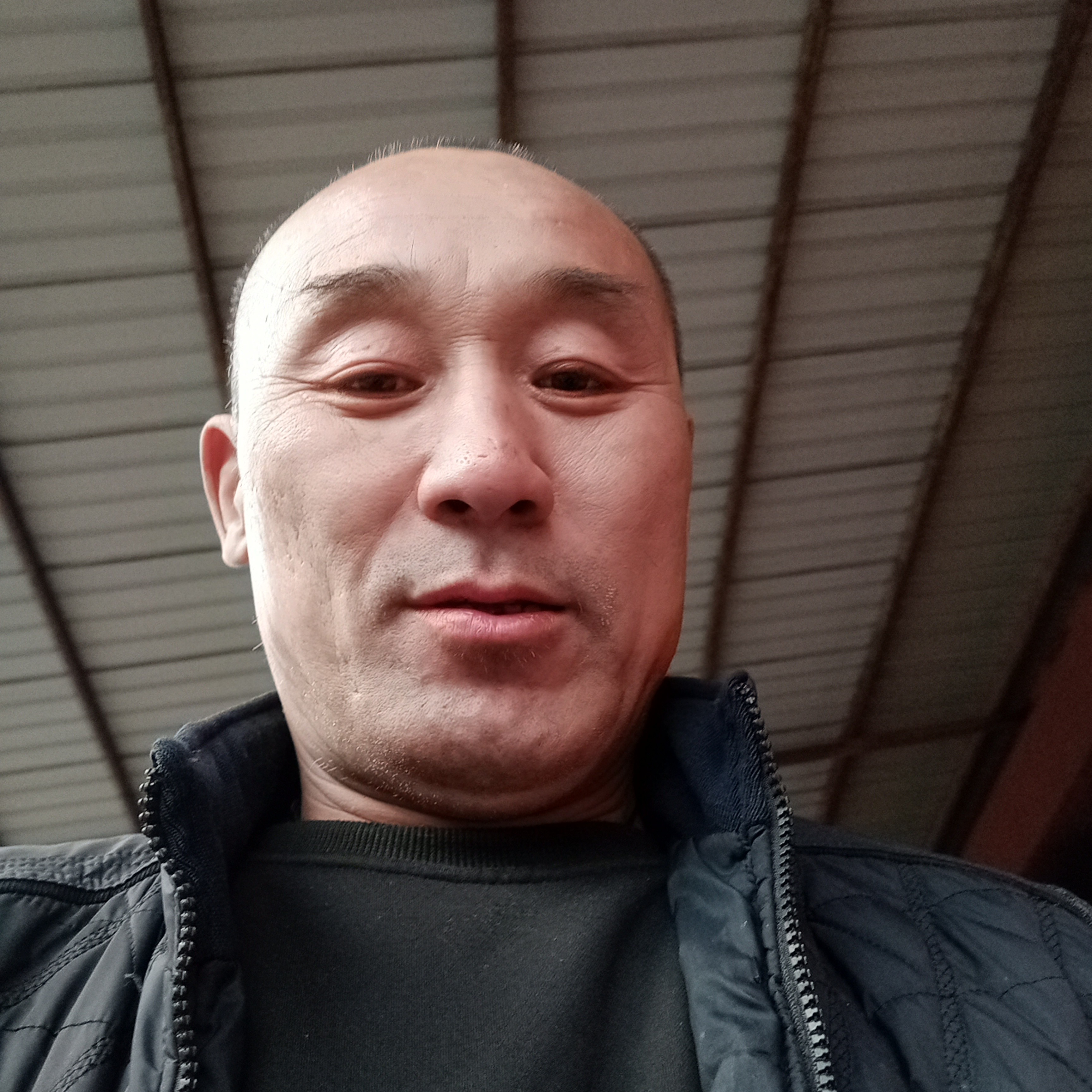 热心凝眸秀发的照片