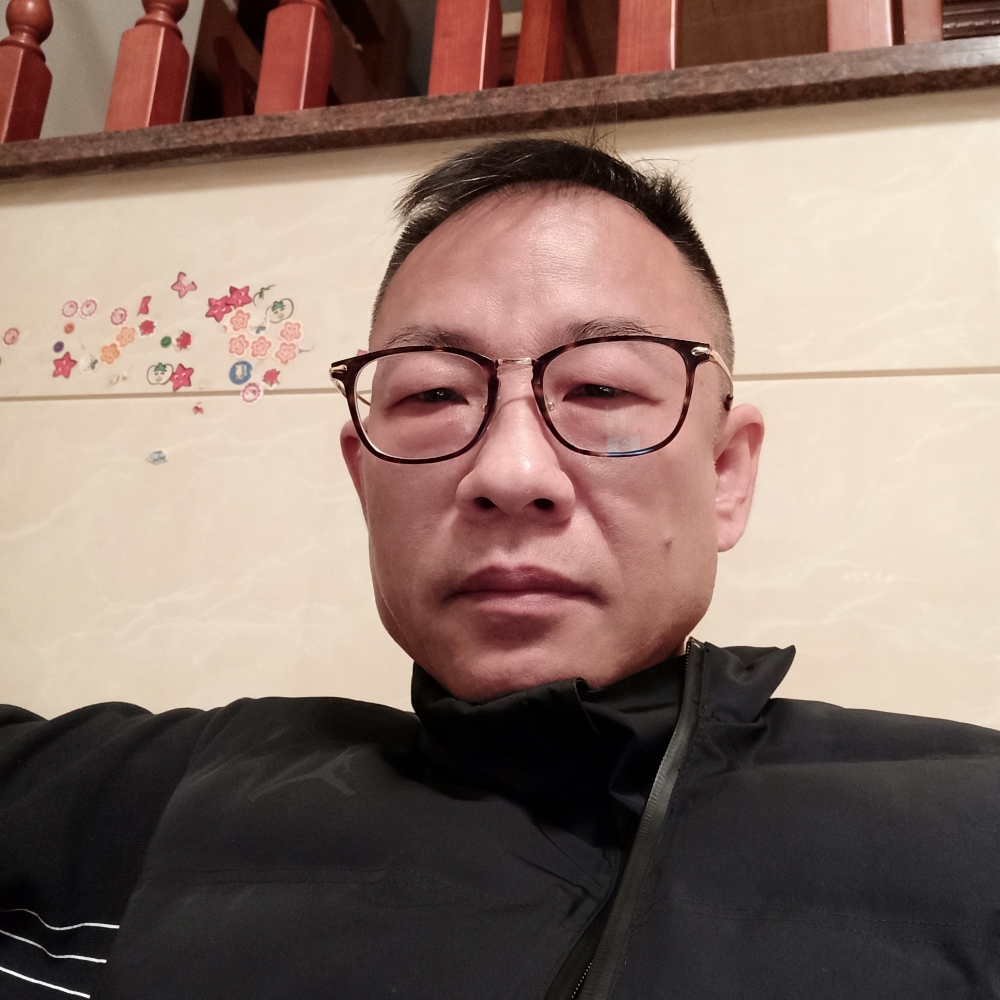 黑裤深拥痴情的照片