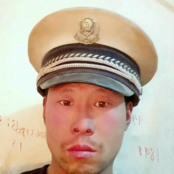 伤了心的男孩的照片