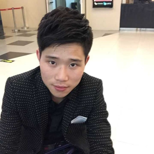 吕勤的照片