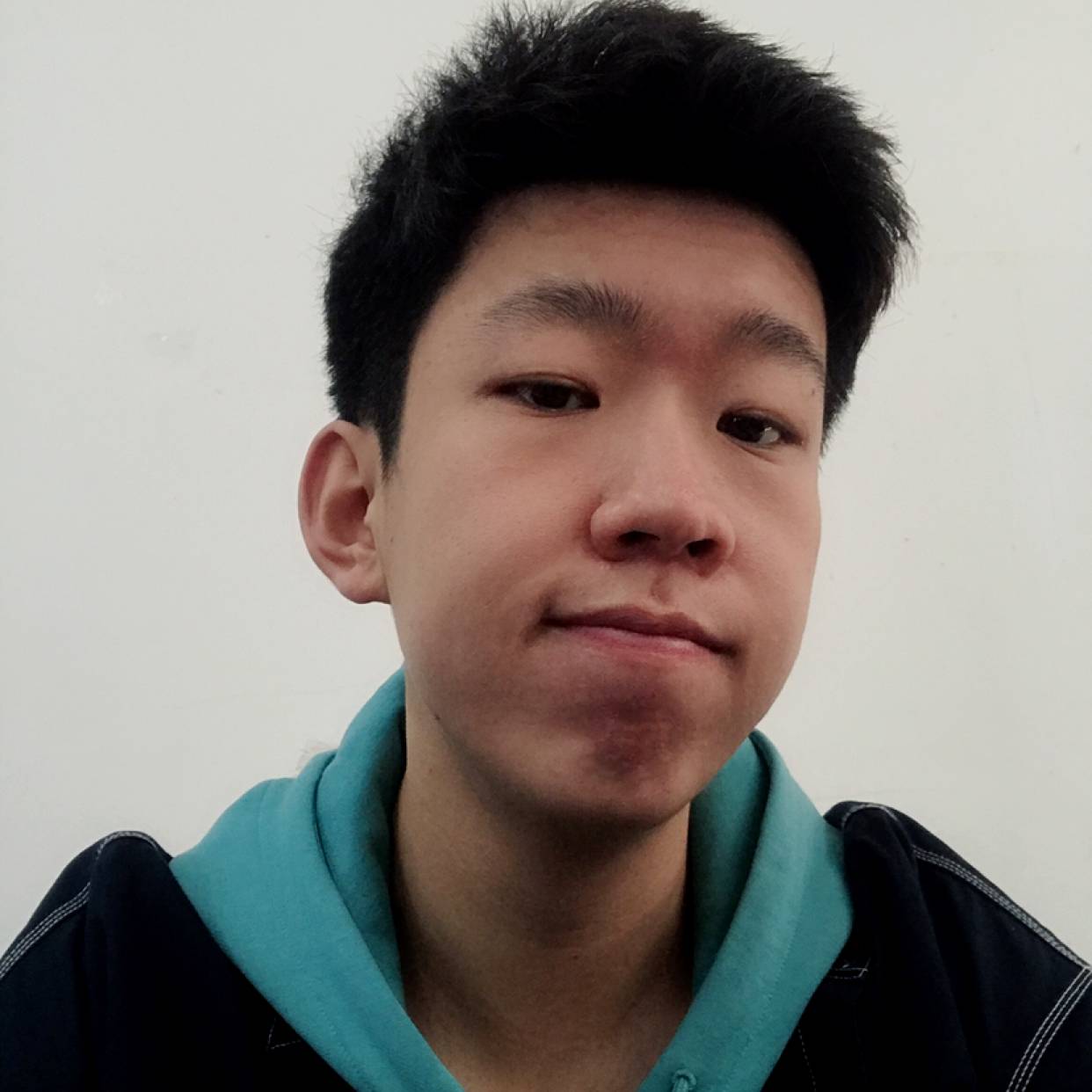 板凳的孤独的照片