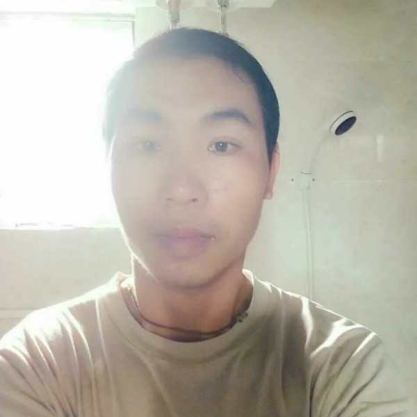 小蝴蝶保卫英俊的照片
