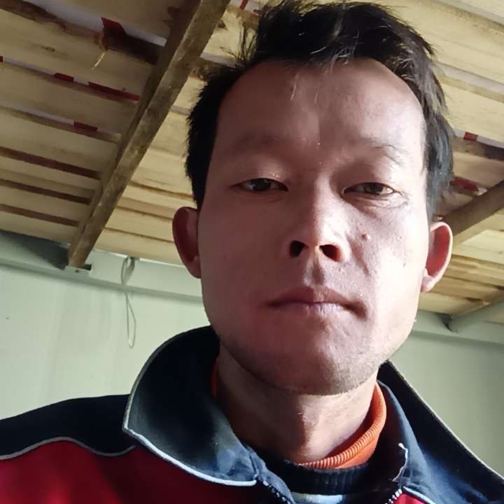 紧张笑外套的照片