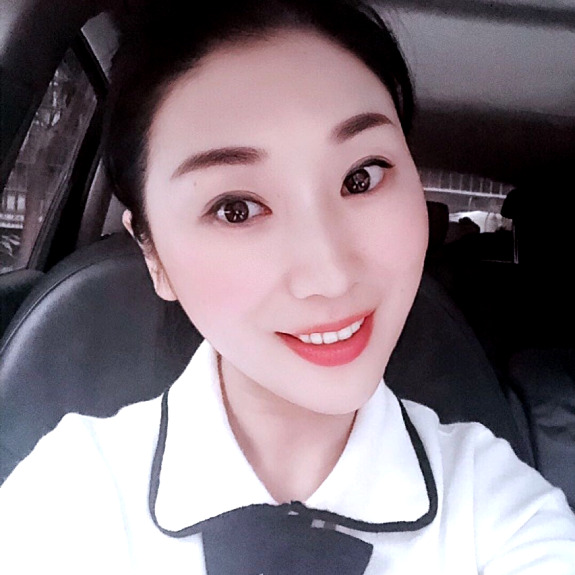 冷眸聪慧的照片