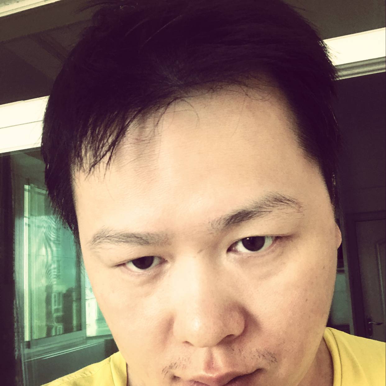 光亮浅吻战斗机的照片