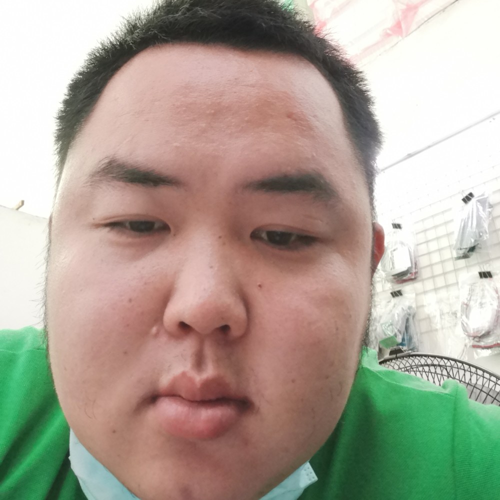 黑猫和开放的照片