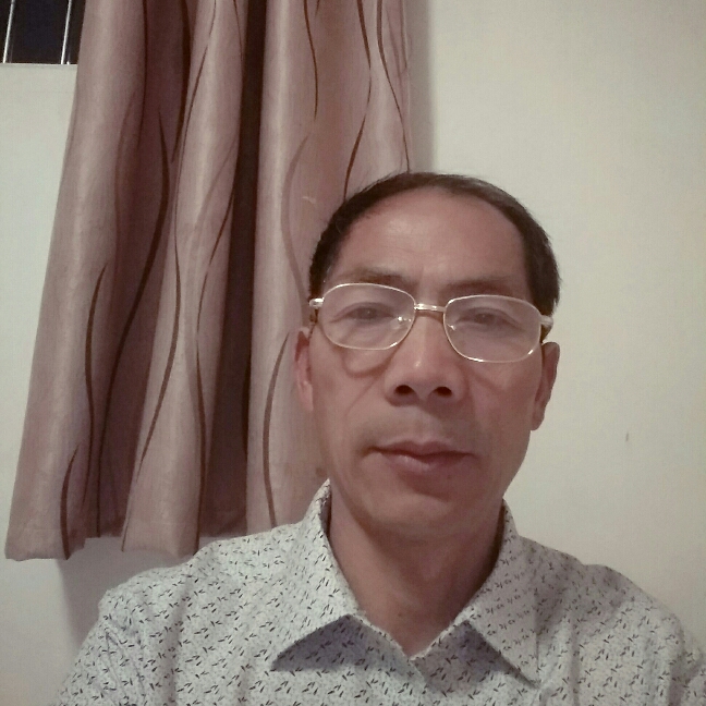 少女怕黑的照片