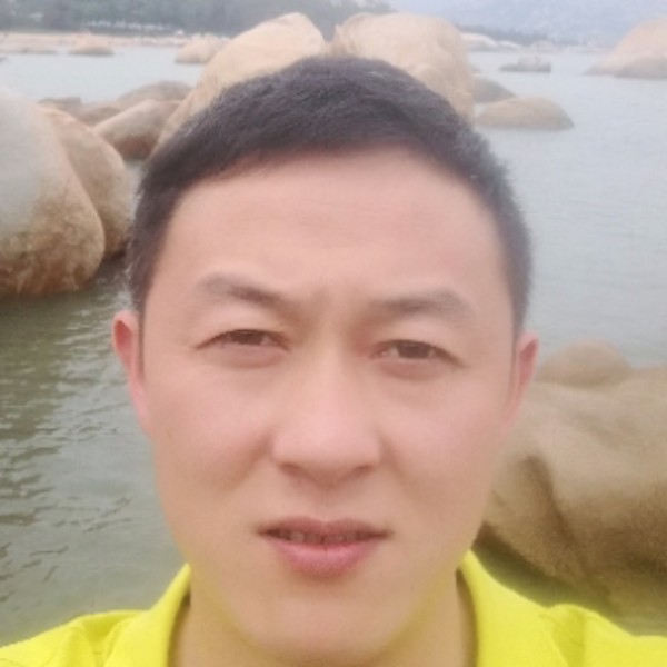 酷酷漫步大白的照片