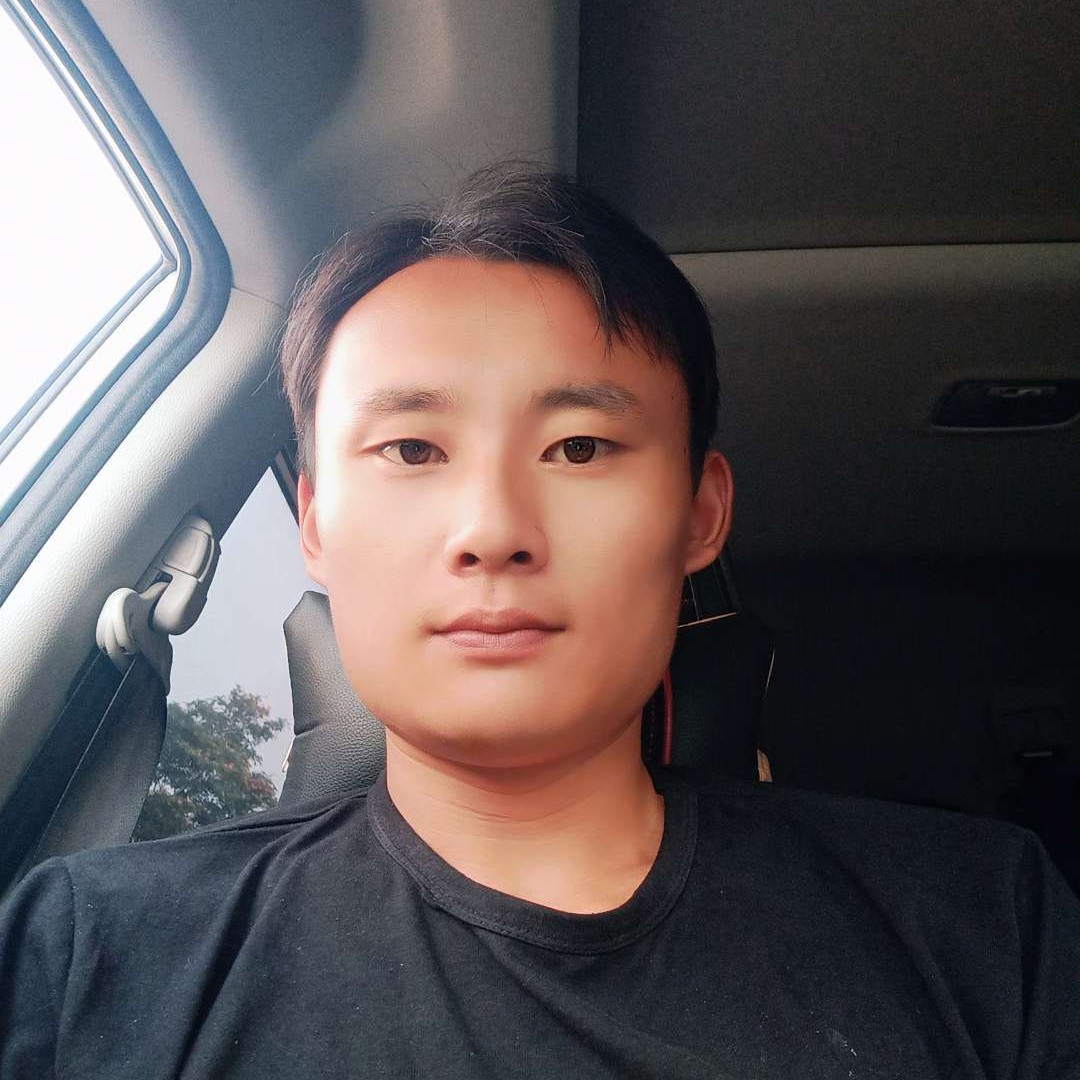 调皮闻小蝴蝶的照片