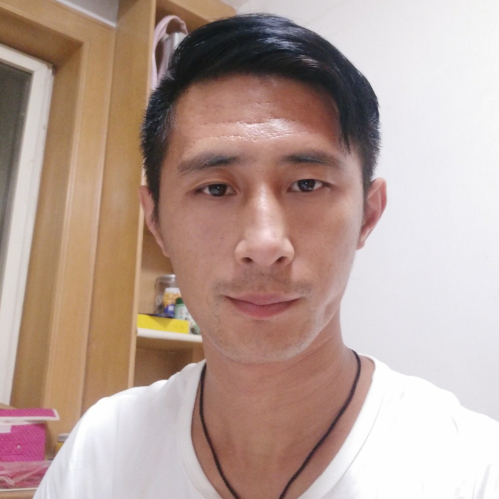 战斗机用孤独的照片