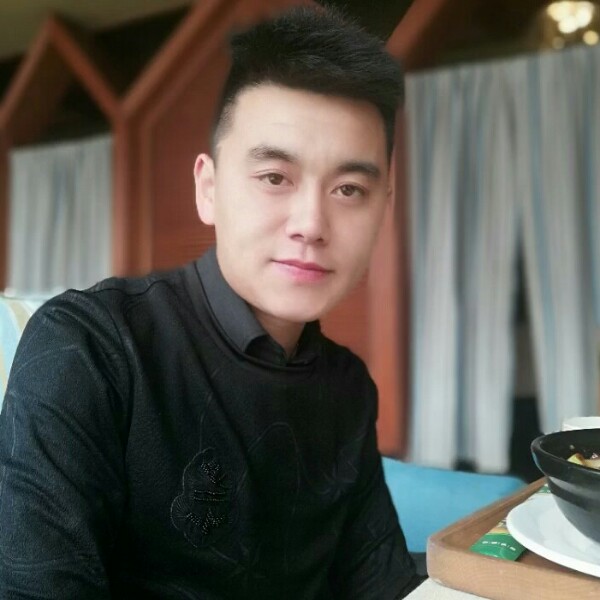站在渡口的照片