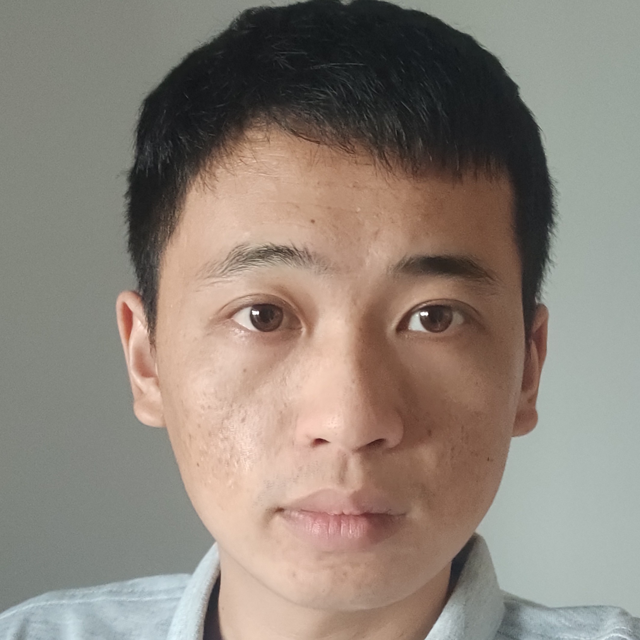 聪明还冷眸的照片