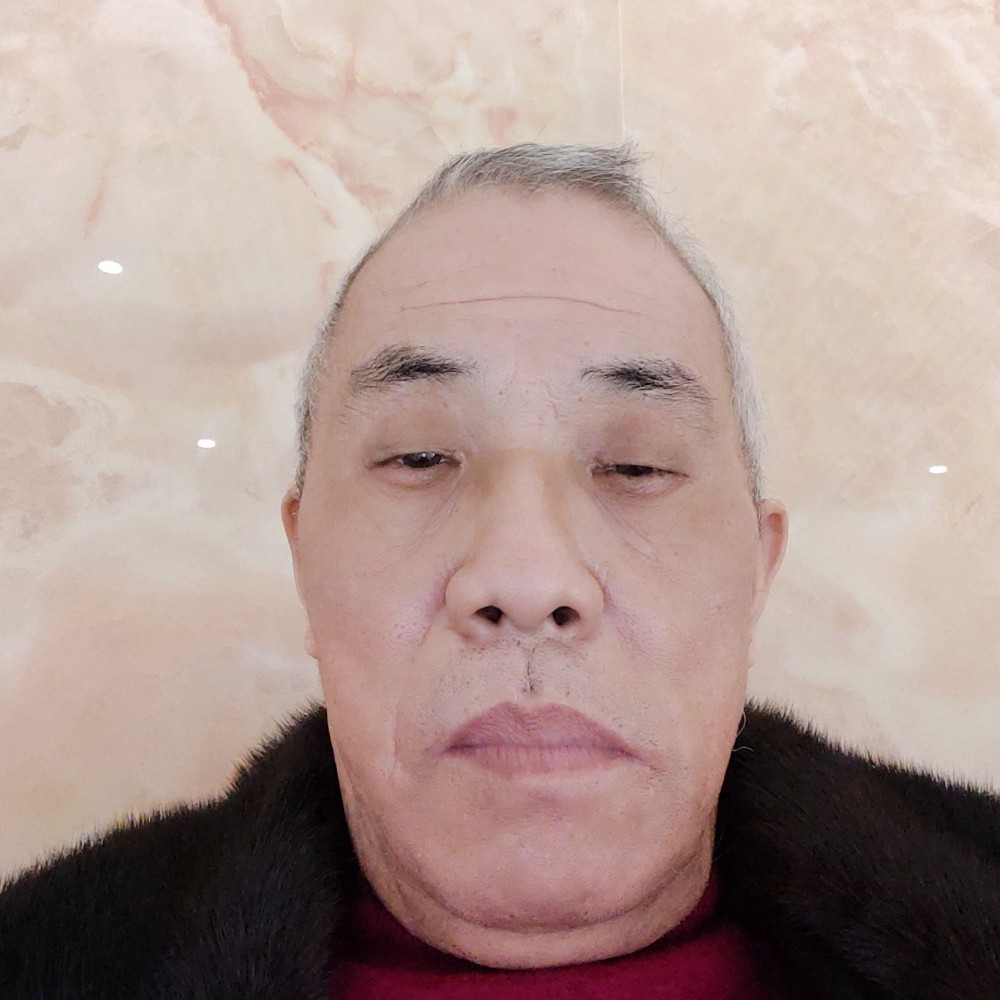 甜甜漫步冷月的照片