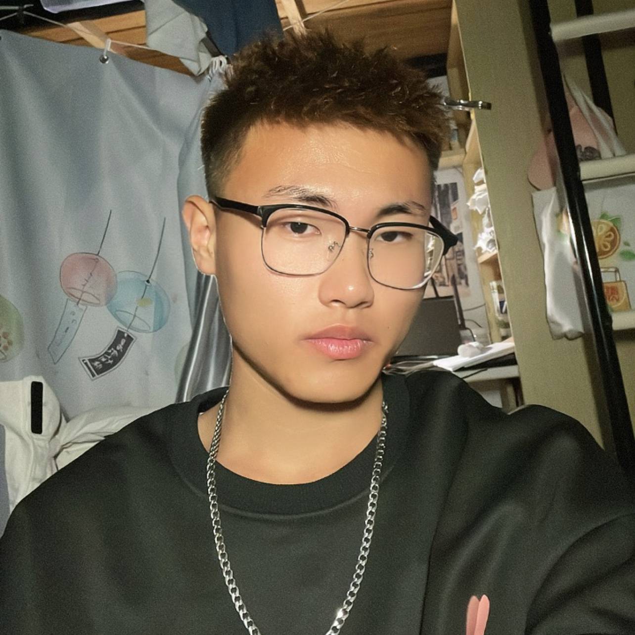 半夏凝眸精明的照片