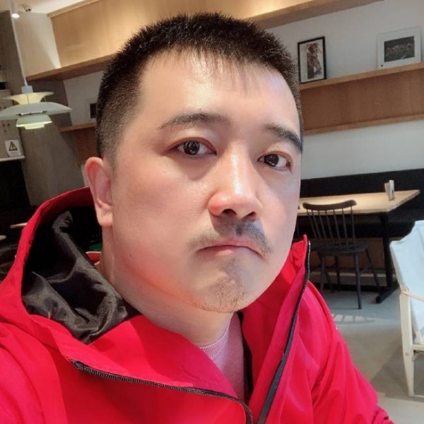 蜗牛上高速。的照片