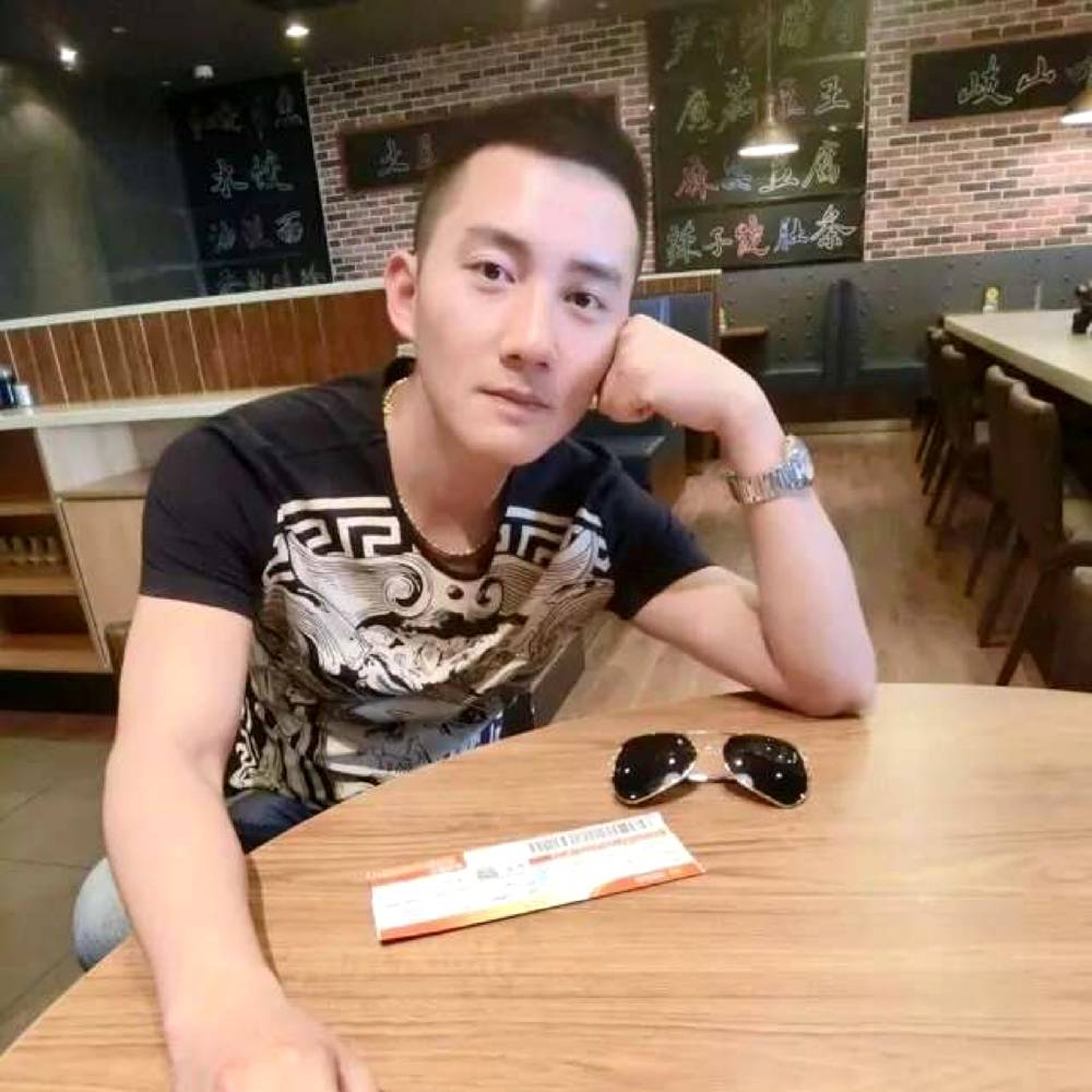 潇洒而不放纵的照片